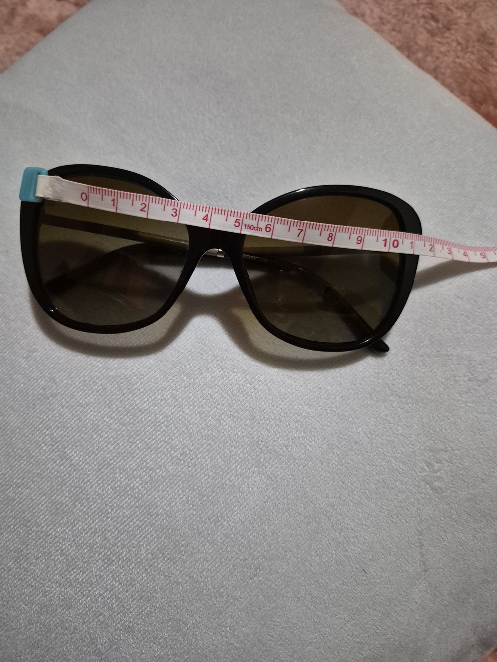Burberry Women's Black Cat-Eye Sunglasses with Brown Gradient Lenses - Picture 5 of 8